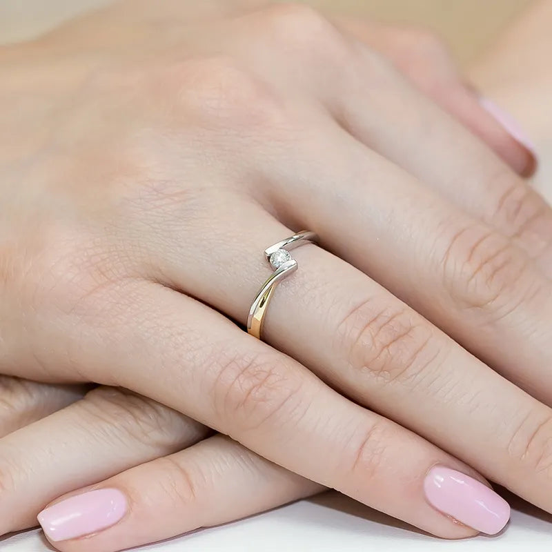 zlatý-prsten-s-diamantem-0-10ct-w0180-diw-01