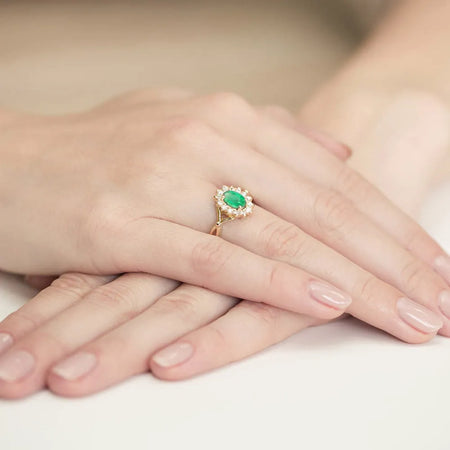 gold-ring-with-0-80ct-emerald-and-0-28ct-diamonds-w0182-emg-02