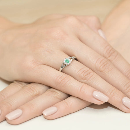 gold-ring-with-0-15ct-emerald-and-0-086ct-diamonds-w0185-emg-01