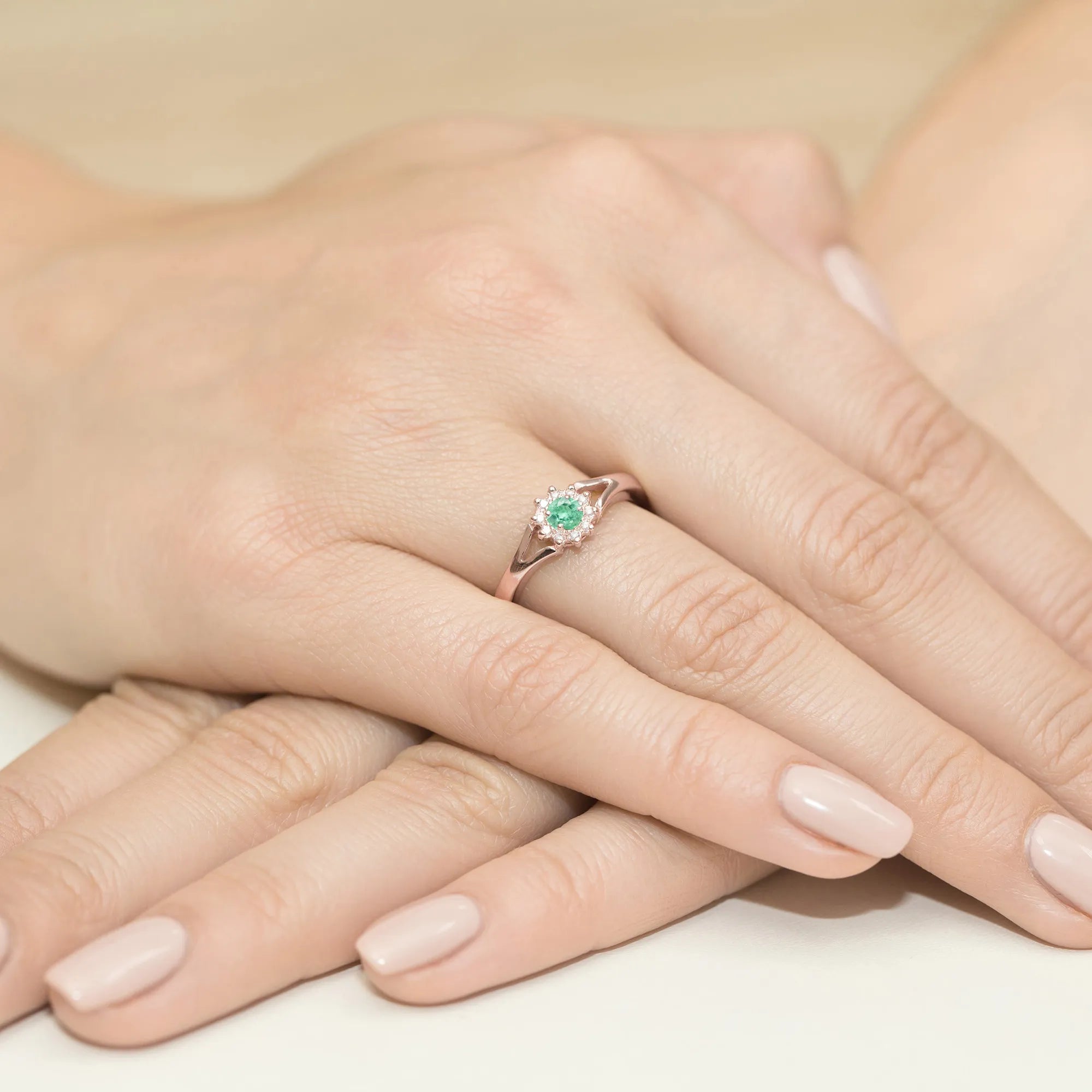 gold-ring-with-0-15ct-emerald-and-0-086ct-diamonds-w0185-emg-01