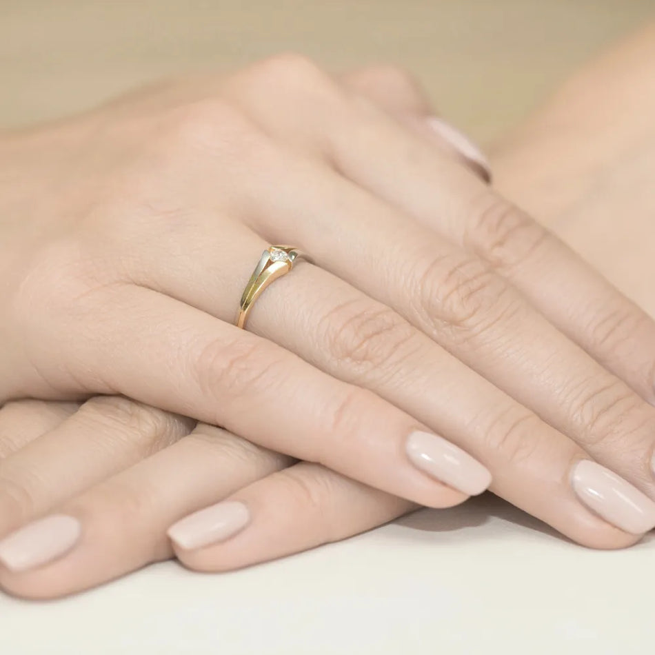 gold-ring-with-0-08ct-diamond-w0207-diw-01