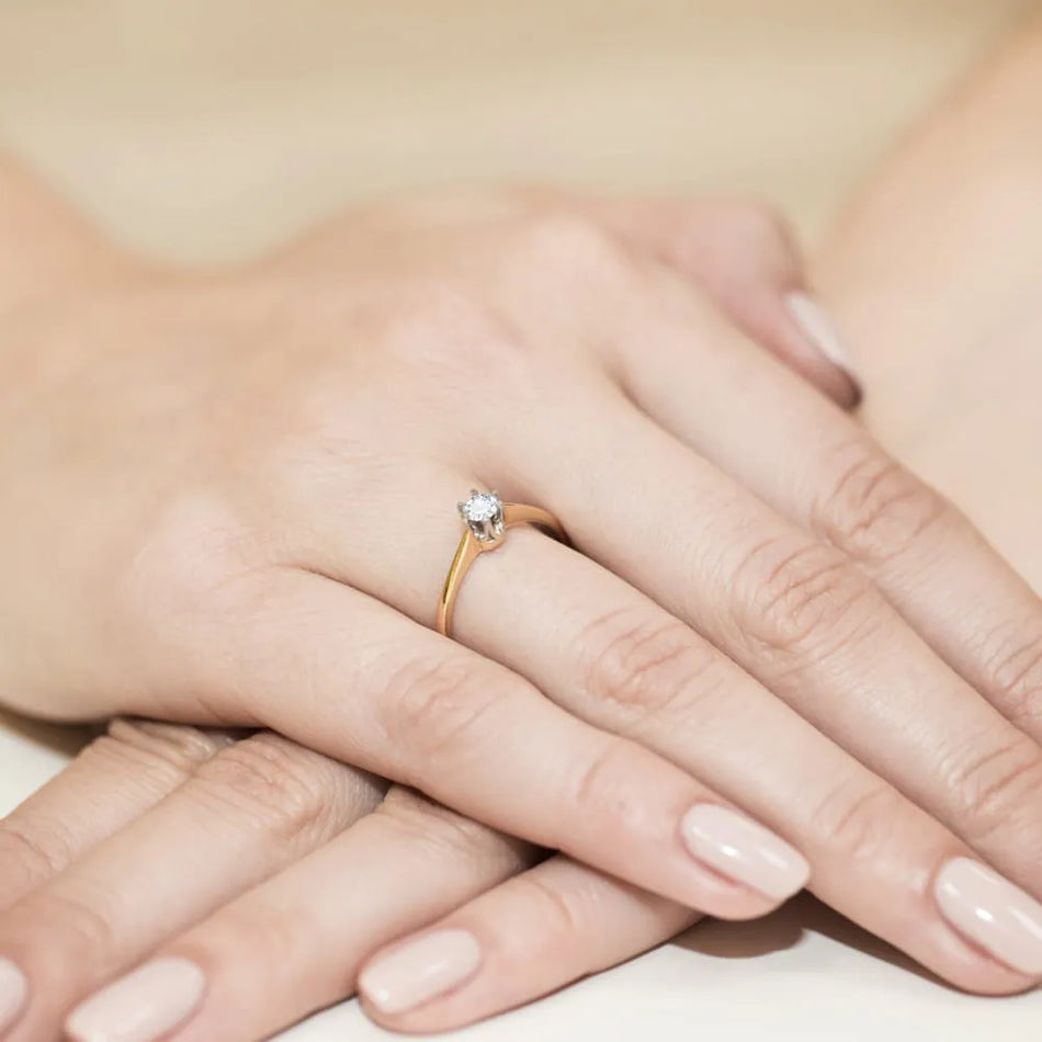 gold-ring-with-0-20ct-diamond-w0220-diw-04