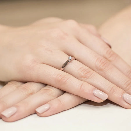 gold-ring-with-0-04ct-diamond-w0222-diw-01