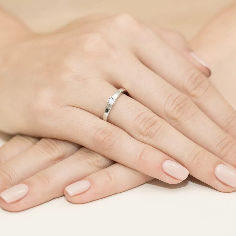 Zásnubní prsten s diamantem v 585 bílém zlatě