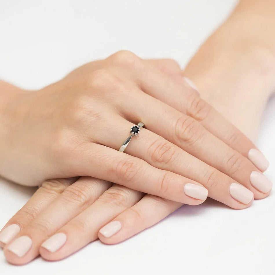 prsten-ze-zlata-s-0-30ct-černým-diamantem-w0228-dib-05