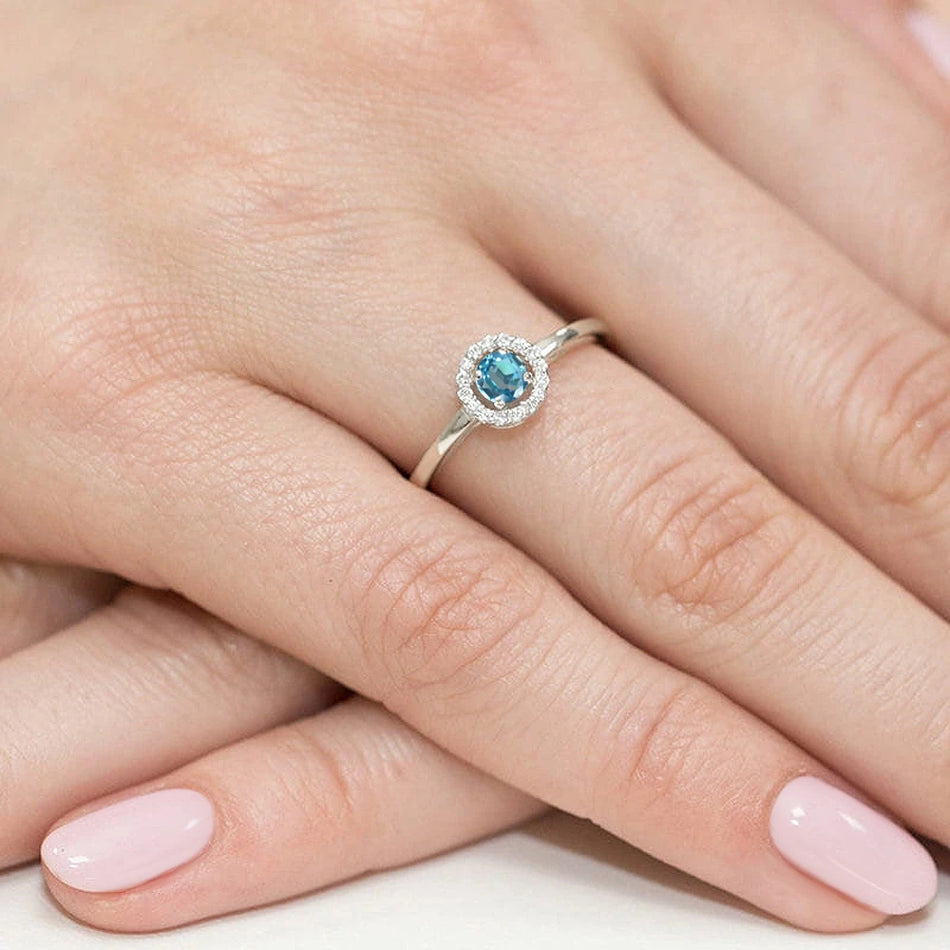 White Gold Ring with 0.15ct Topaz and 0.08ct Diamonds