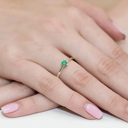 gold-ring-with-0-30ct-emerald-w0256-emg-01