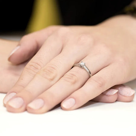 gold-ring-with-0-15ct-and-0-04ct-diamonds-w0258-diw-01