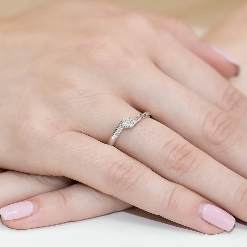 gold-ring-with-0-15ct-and-0-04ct-diamonds-w0262-diw-02