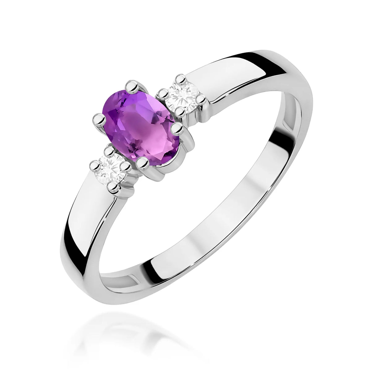 Prsten se třemi kameny z bílého 14k zlata s oválným ametystem 0,40 ct a diamanty 0,08 ct
