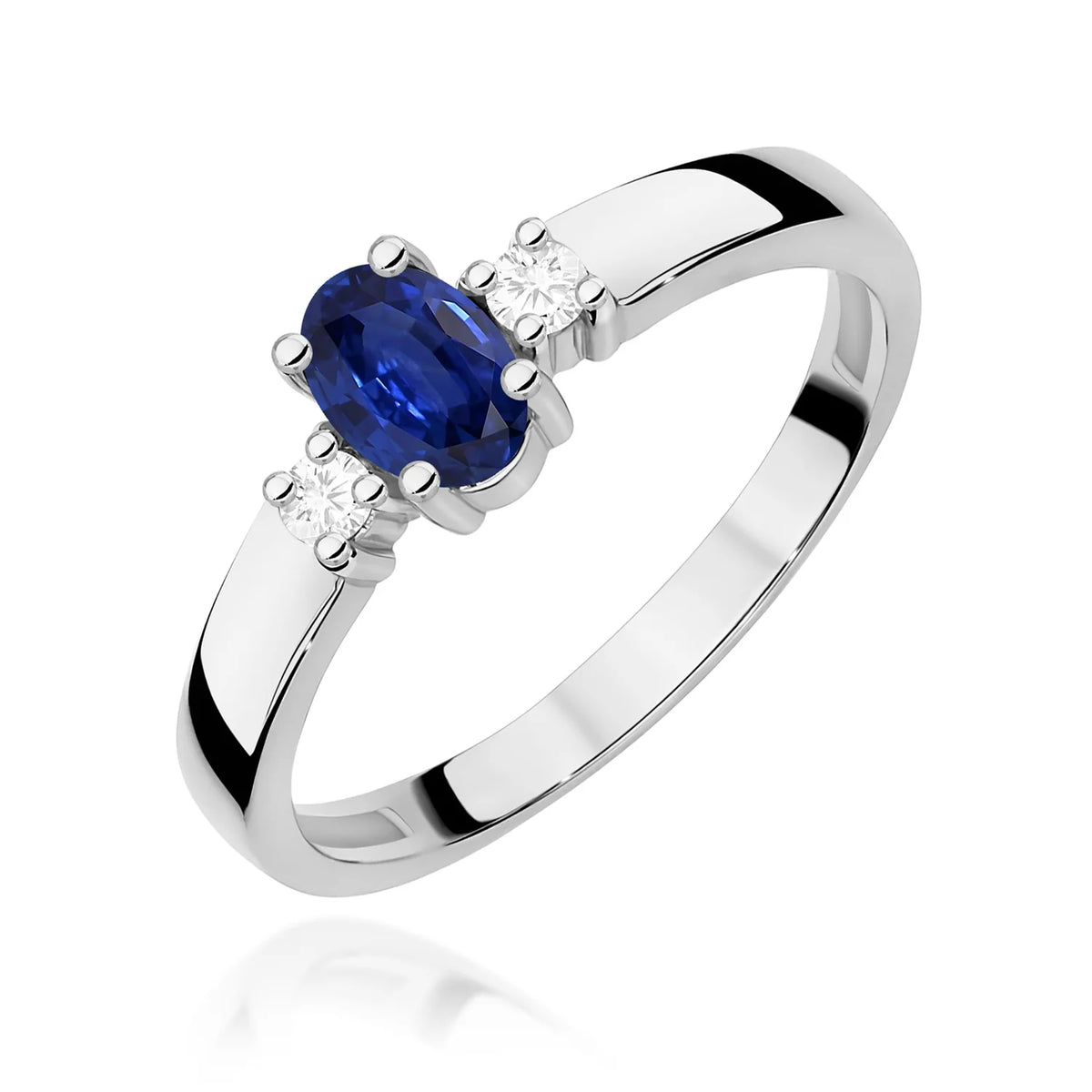 Prsten se třemi kameny z bílého 14k zlata s oválným safírem 0,70 ct a diamanty 0,08 ct