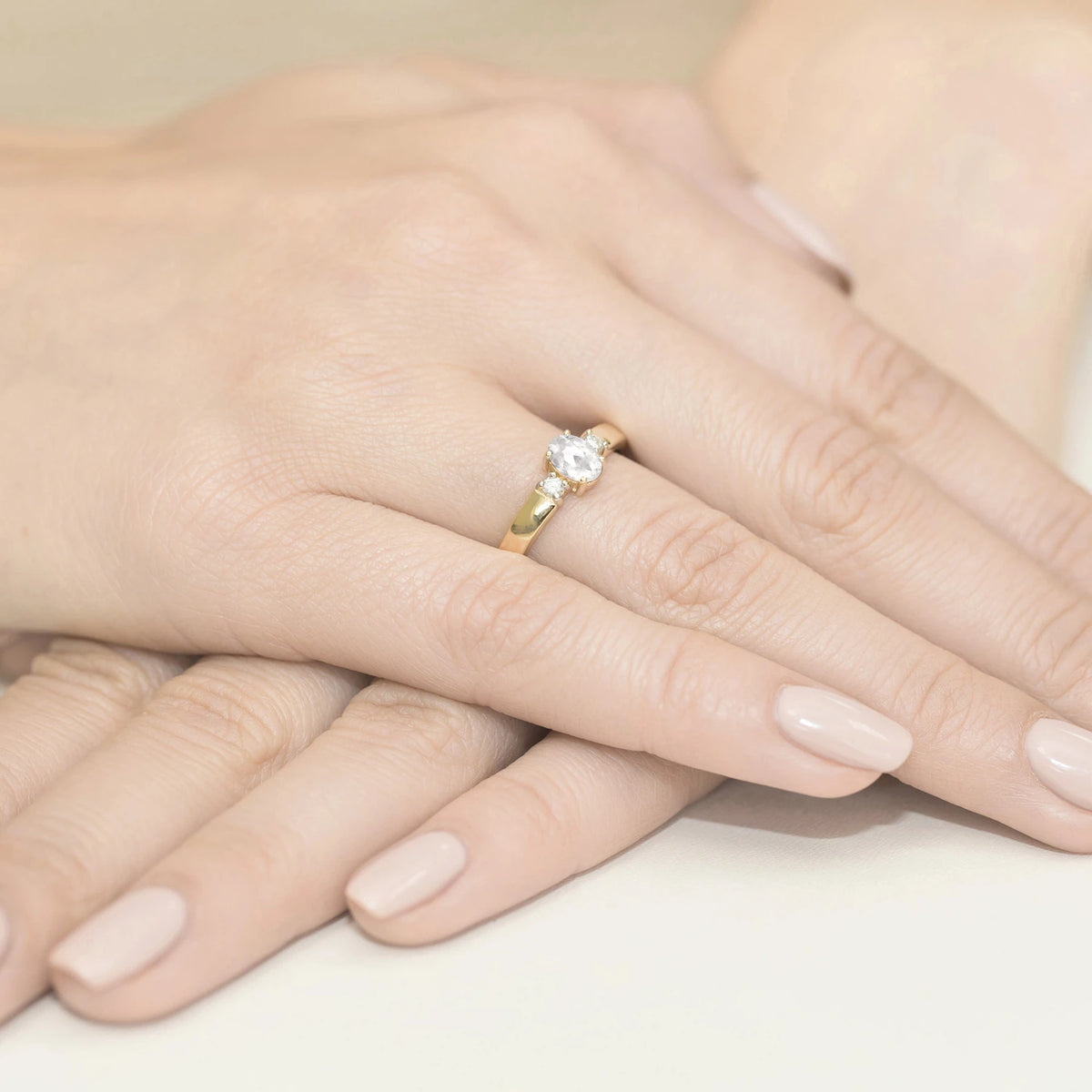 Prsten ze žlutého zlata s lab-grown diamanty 0,40 ct a 0,08 ct