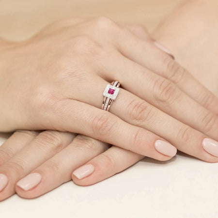 gold-ring-with-0-20ct-ruby-and-0-14ct-diamonds-w0271-rur-01