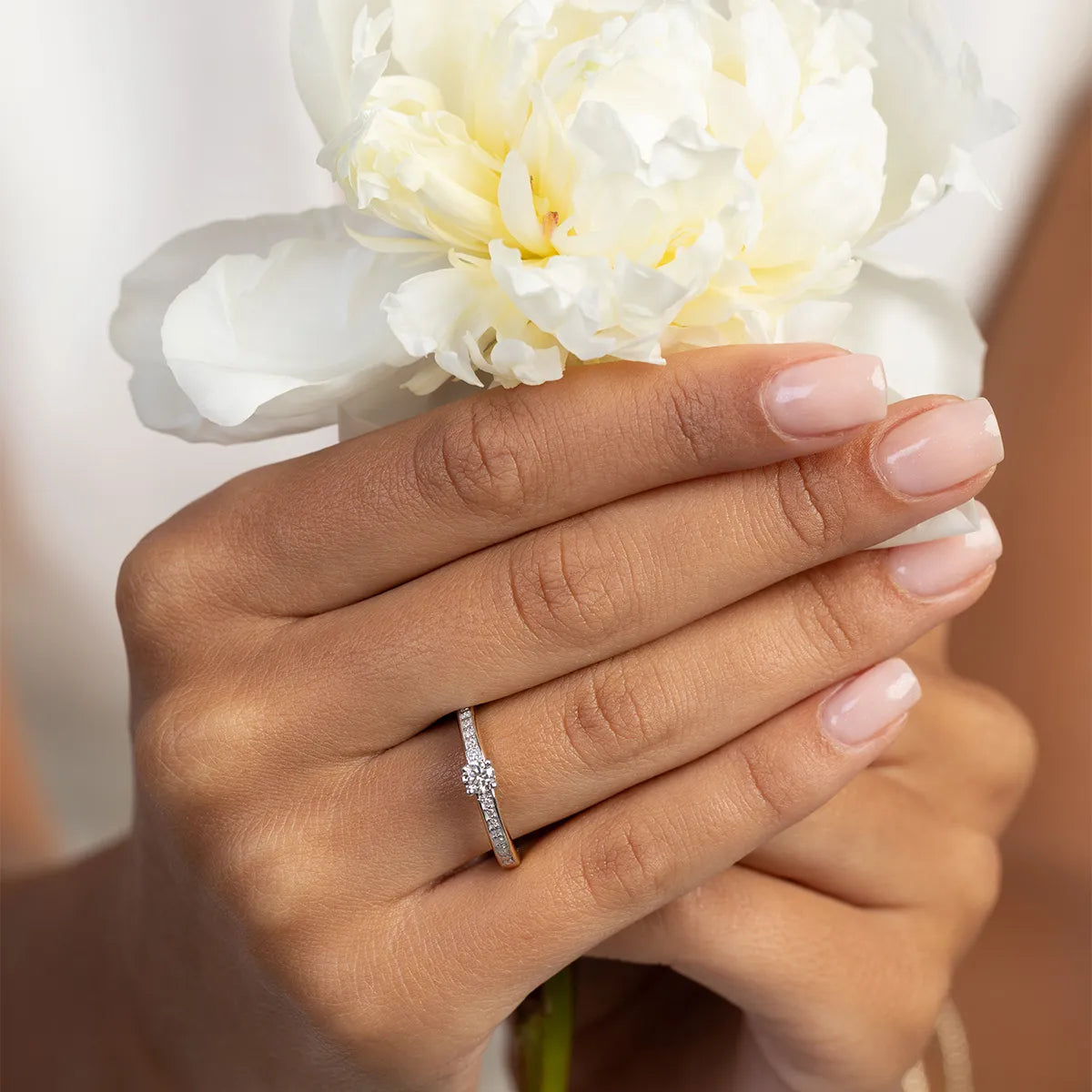 gold-ring-with-0-20ct-lab-and-0-08ct-lab-diamonds-w0288-ldw-02