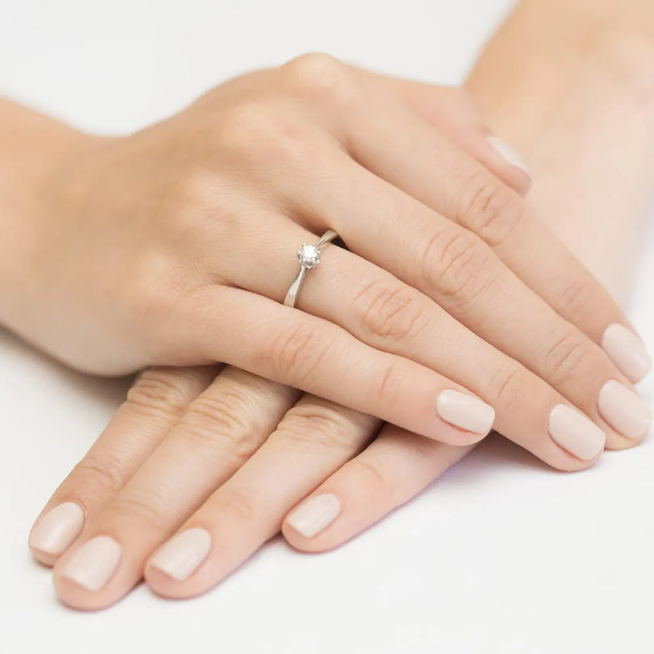 prsten-ze-zlata-s-laboratorně-vyrobeným-diamantem-0-15ct-w0295-ldw-02