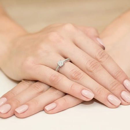 gold-ring-with-0-08ct-and-0-178ct-diamonds-w0302-diw-01