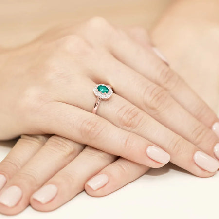 gold-ring-with-0-40ct-emerald-and-0-069ct-diamonds-w0304-emg-01