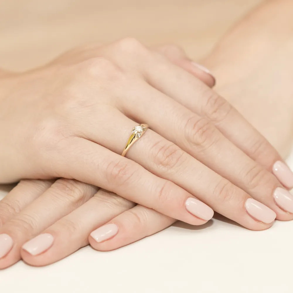 gold-ring-with-0-10ct-diamond-w0331-diw-01