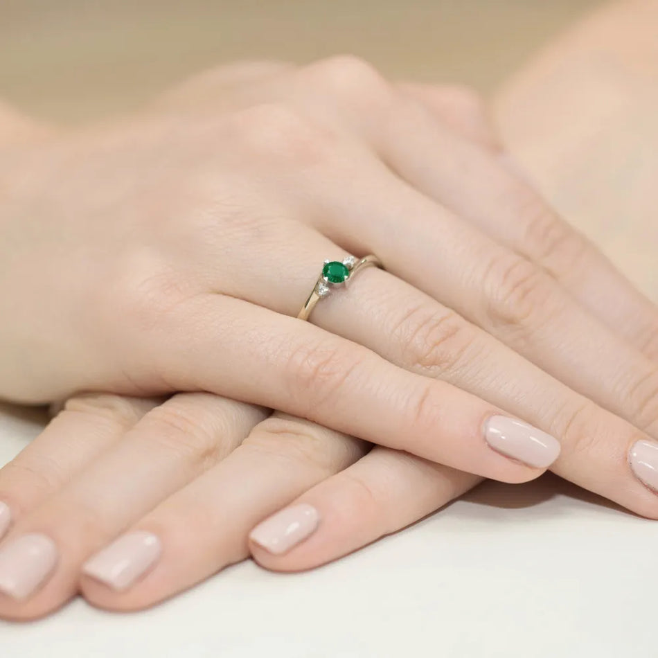 zlatý prsten s 0,30ct smaragdem a 0,029ct diamanty w0346-emg-02