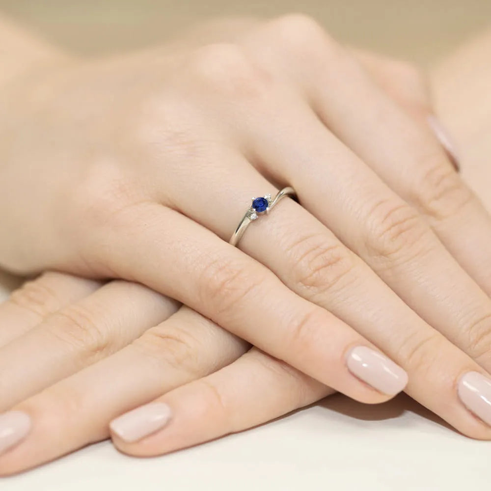 zlatý prsten s 0,15ct safírem a 0,017ct diamanty w0346-sab-01
