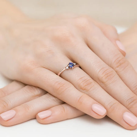 gold-ring-with-0-30ct-sapphire-and-0-029ct-diamonds-w0346-sab-02