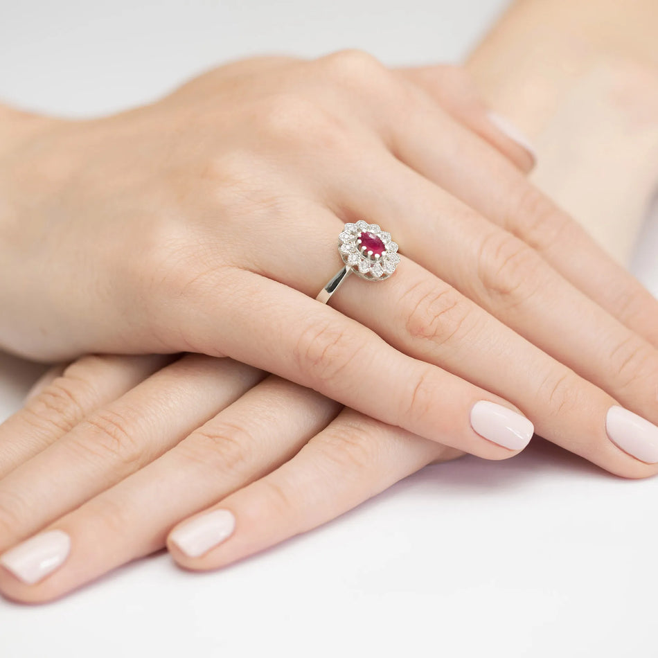 zlatý prsten s 0,60ct rubínem a 0,103ct diamanty w0354-rur-01