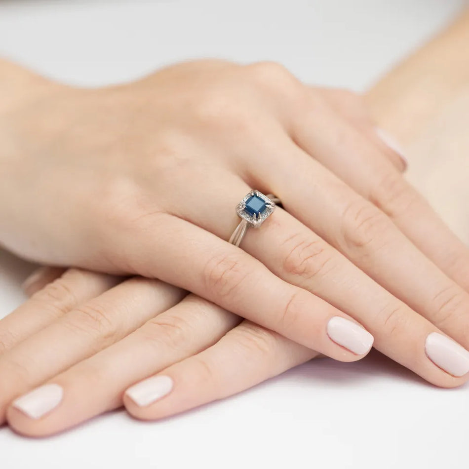 zlatý prsten s 0,70ct safírem a 0,06ct diamanty w0358-sab-01