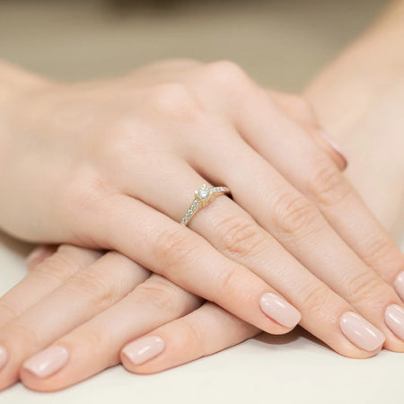 gold-ring-with-0-30ct-and-0-145ct-diamonds-w0364-diw-01