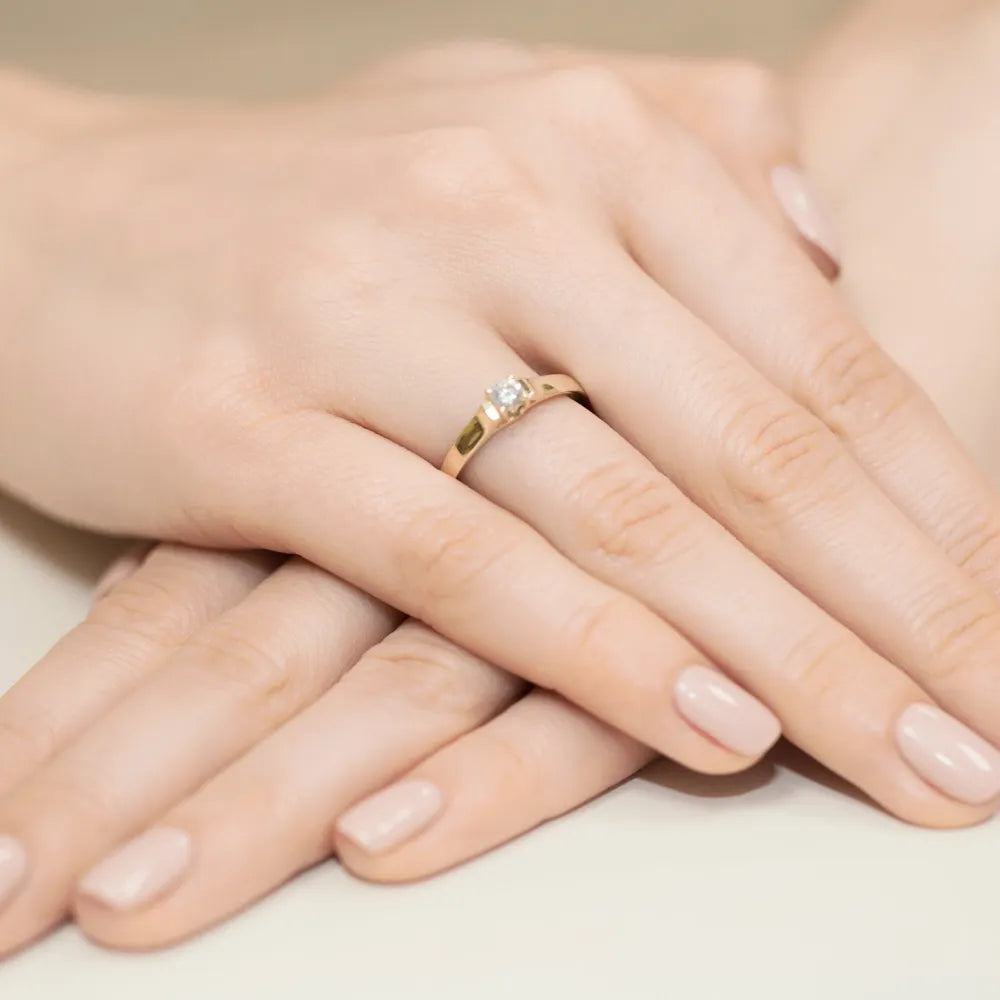 gold-ring-with-0-18ct-diamond-w0381-diw-01