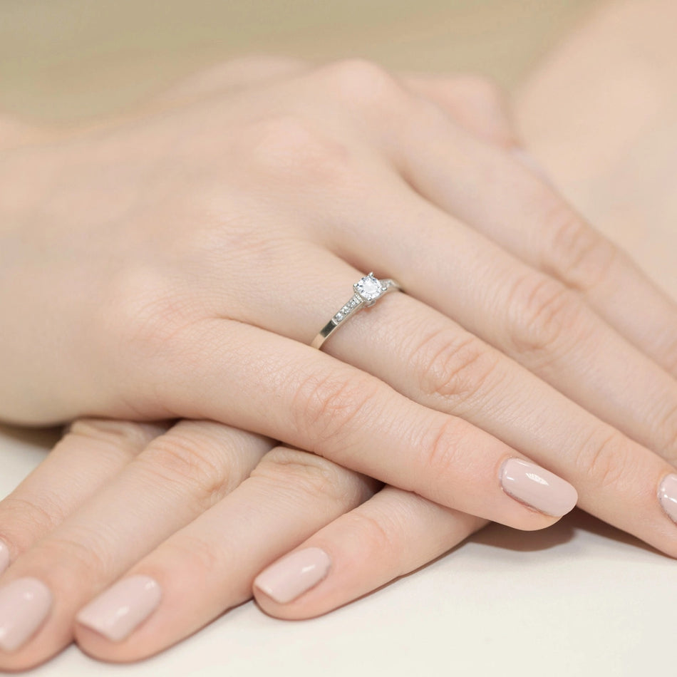 Prsten z bílého zlata s diamanty 0,15 ct a 0,06 ct