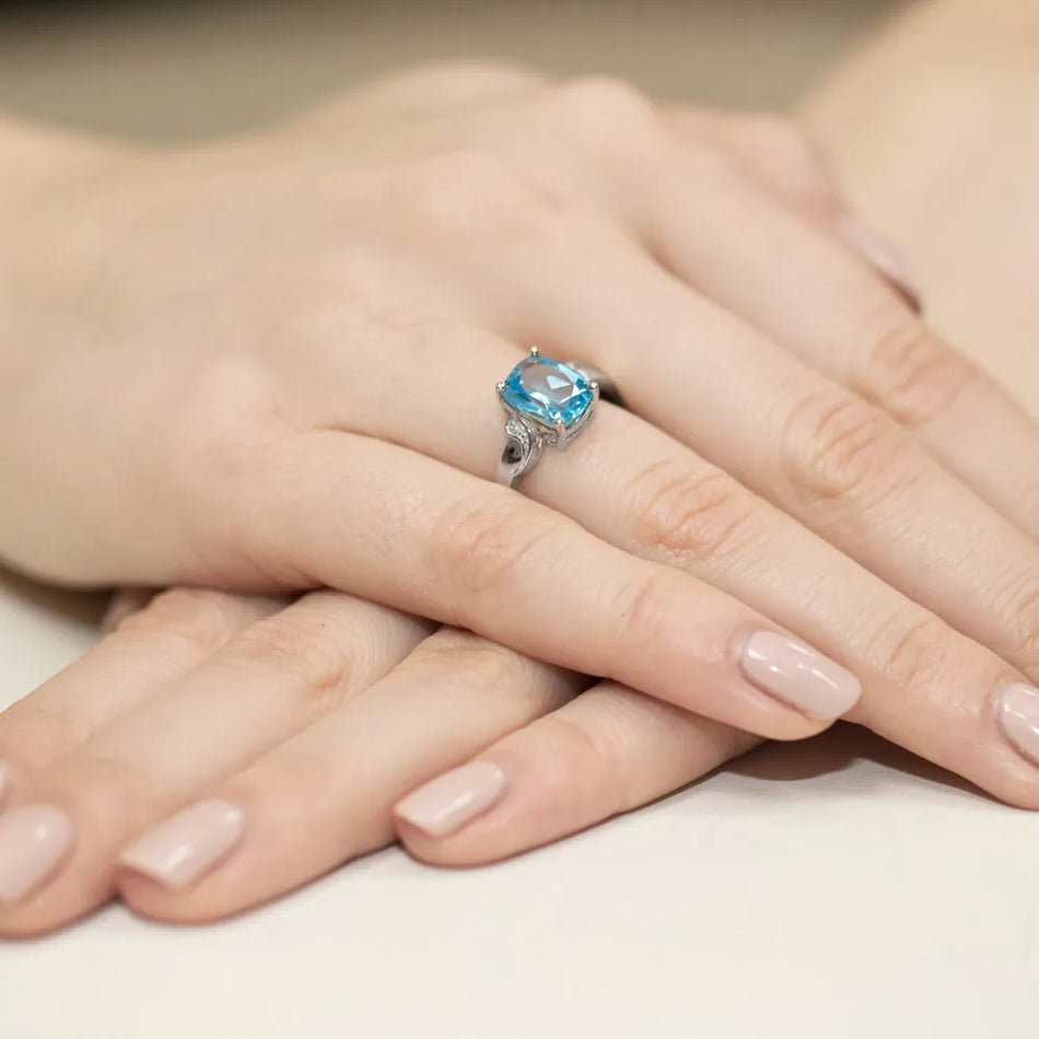 zlatý prsten se 2,40ct topazem a 0,01ct diamanty w0400-tob-01