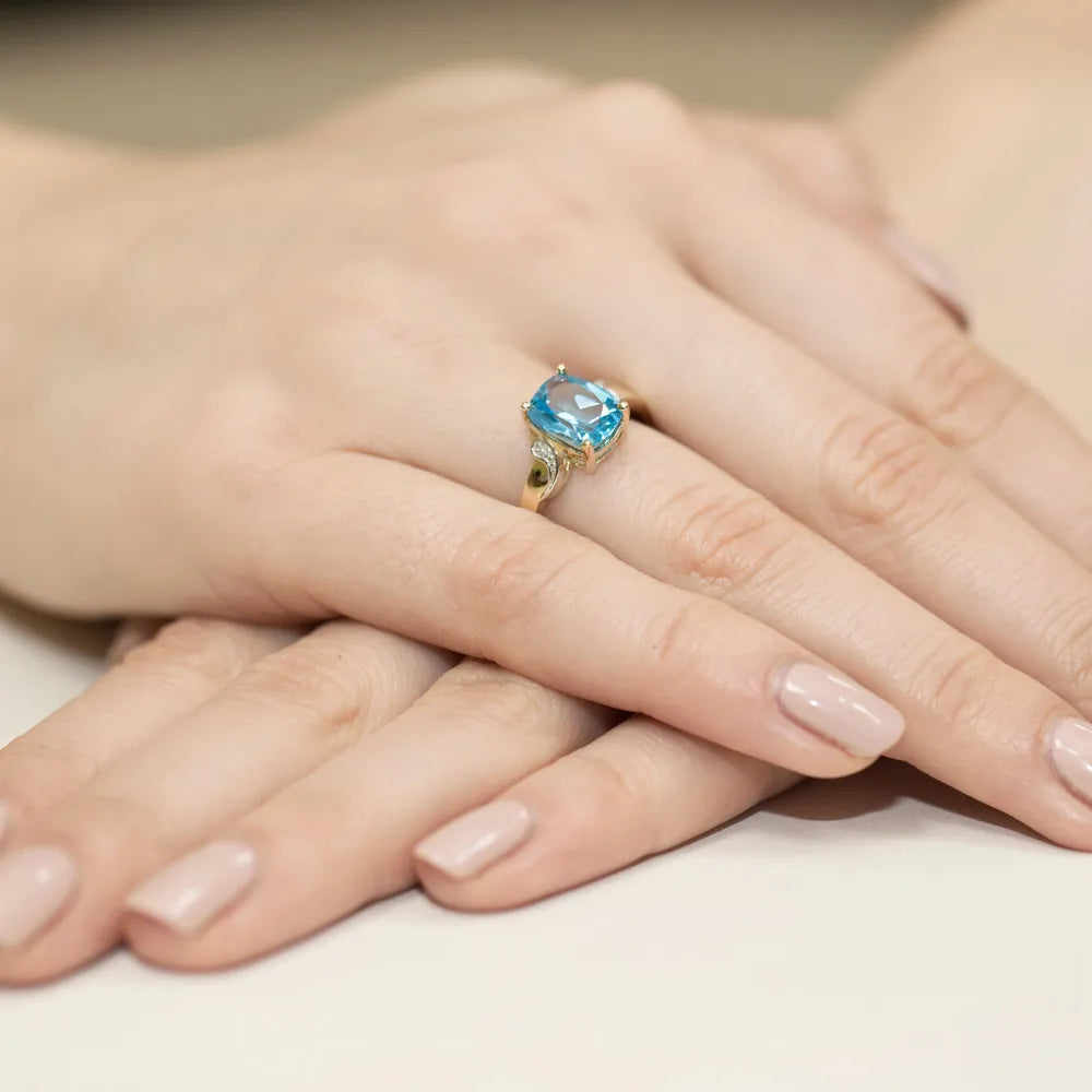 zlatý prsten se 2,40ct topazem a 0,01ct diamanty w0400-tob-01