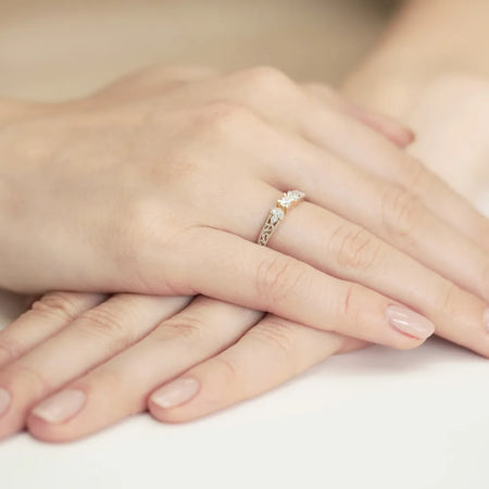 gold-ring-with-0-10ct-and-0-03ct-diamonds-w0411-diw-01