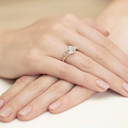 gold-ring-with-0-10ct-and-0-087ct-diamonds-w0412-diw-01