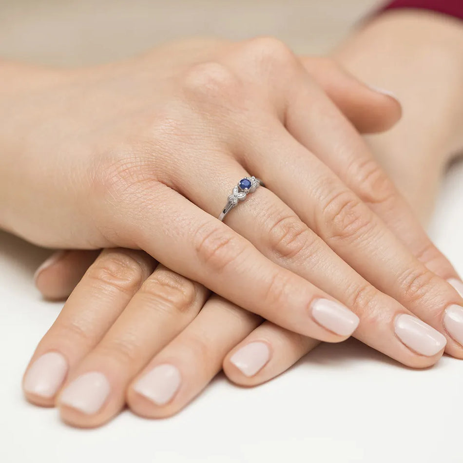 zlatý prsten s 0,15ct safírem a 0,02ct diamanty w0414-sab-01