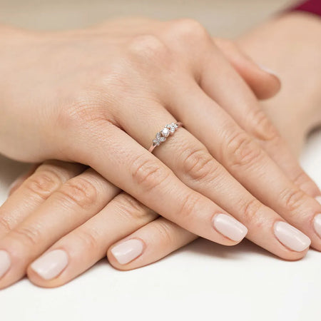 gold-ring-with-0-10ct-and-0-02ct-diamonds-w0414-diw-01