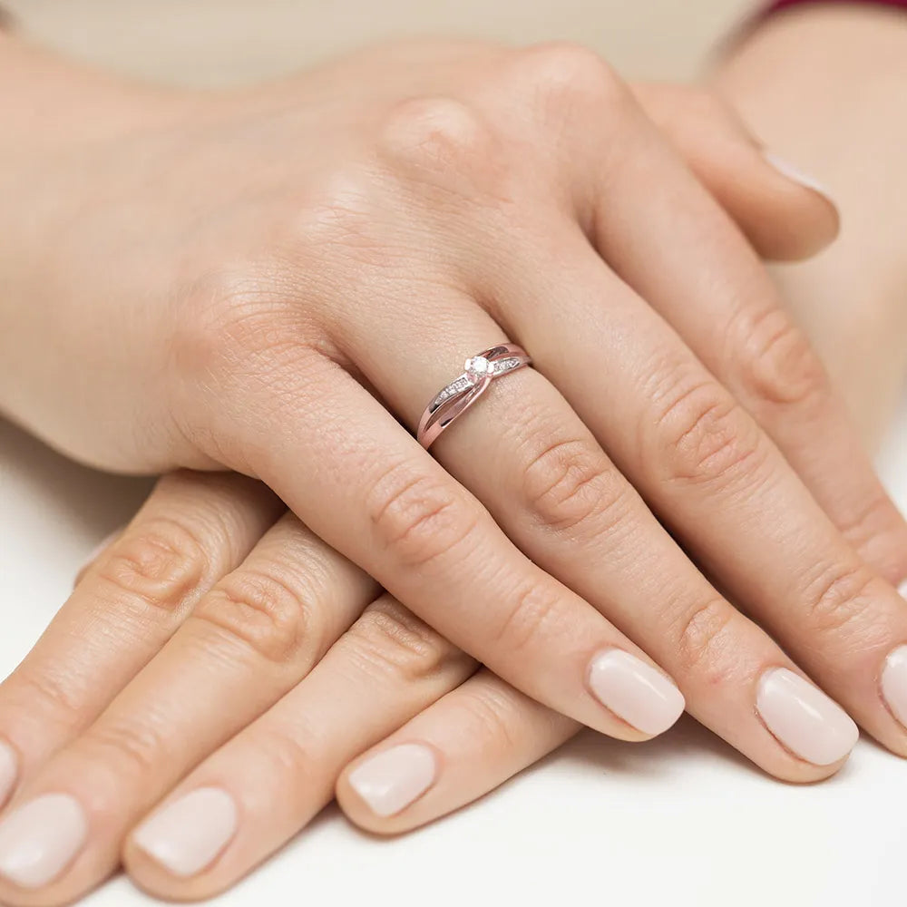 gold-ring-with-0-10ct-and-0-03ct-diamonds-w0415-diw-01