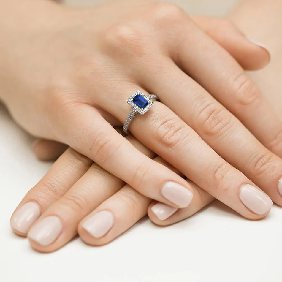 gold-ring-with-0-60ct-sapphire-and-0-22ct-diamonds-w0422-sab-01