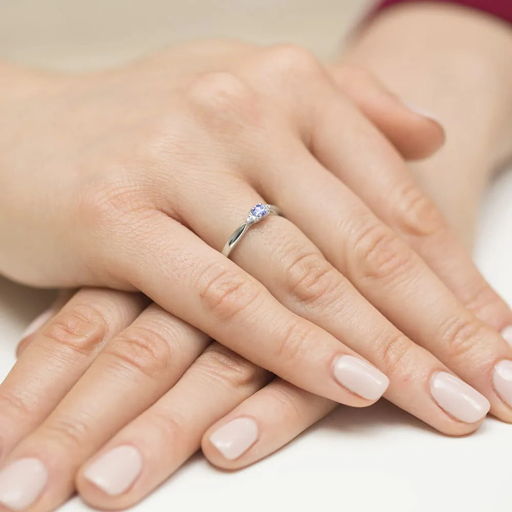 gold-ring-with-0-15ct-tansanit-and-0-03ct-diamonds-w0428-tap-01