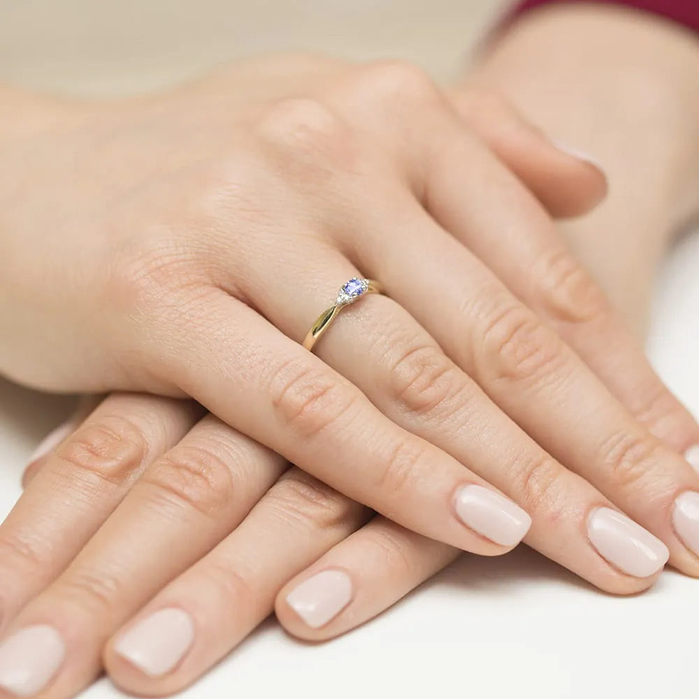 gold-ring-with-0-15ct-tansanit-and-0-03ct-diamonds-w0428-tap-01