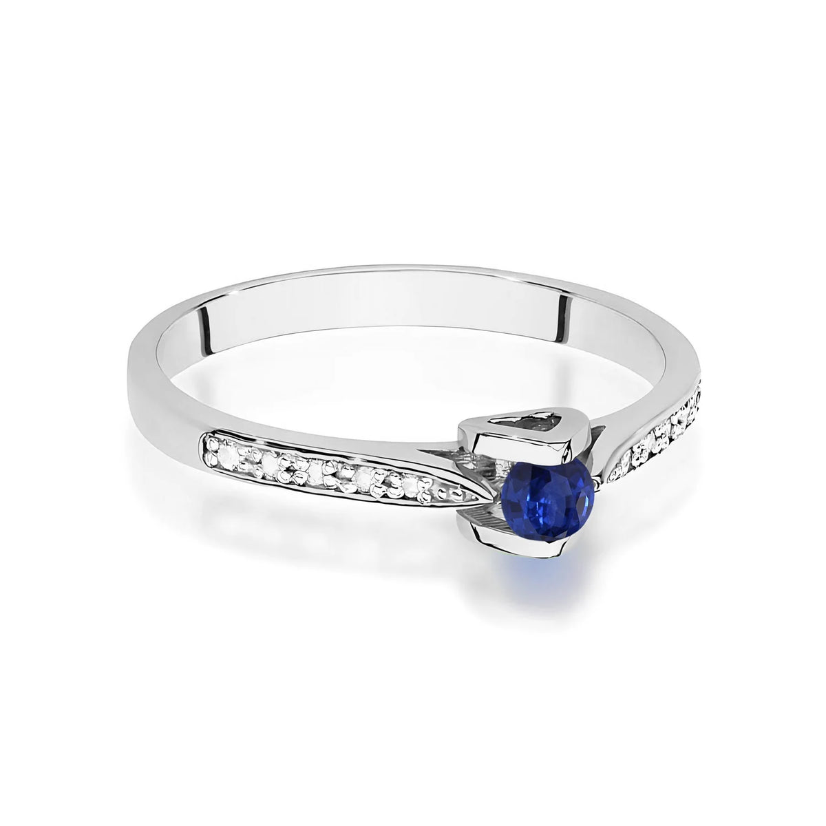 Prsten z bílého zlata s safírem o hmotnosti 0,15 ct a diamanty o hmotnosti 0,05 ct