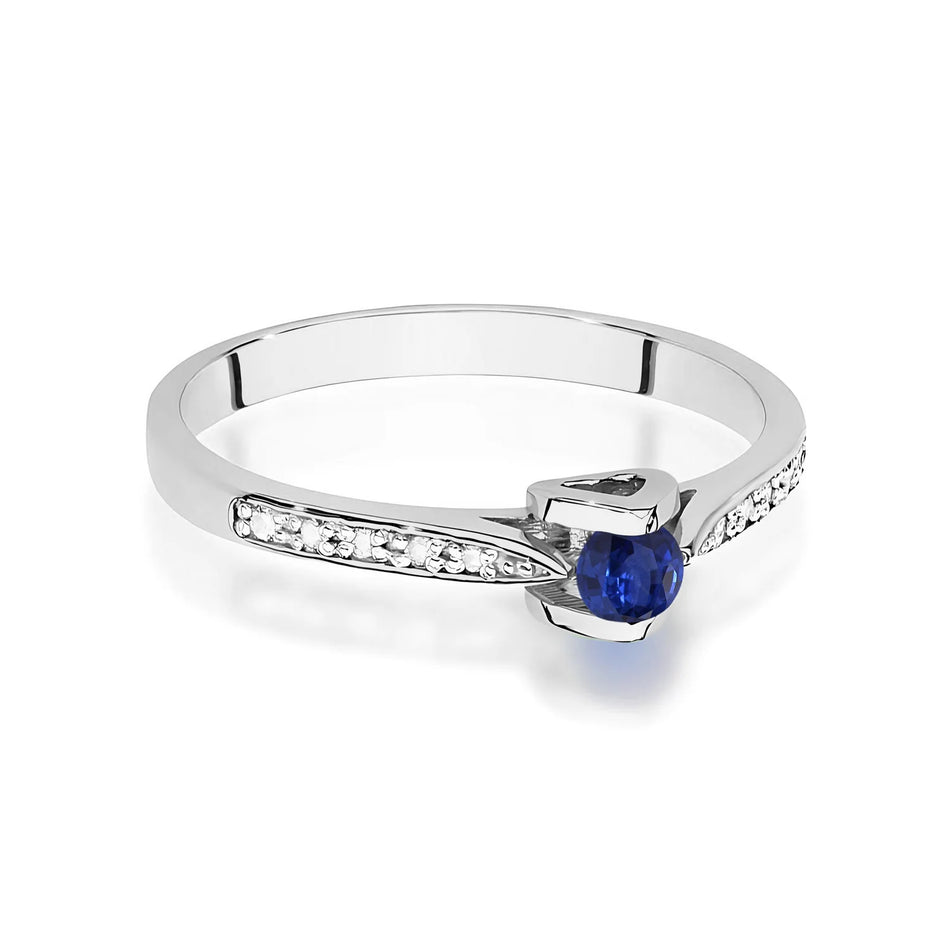 Prsten z bílého zlata s safírem o hmotnosti 0,15 ct a diamanty o hmotnosti 0,05 ct