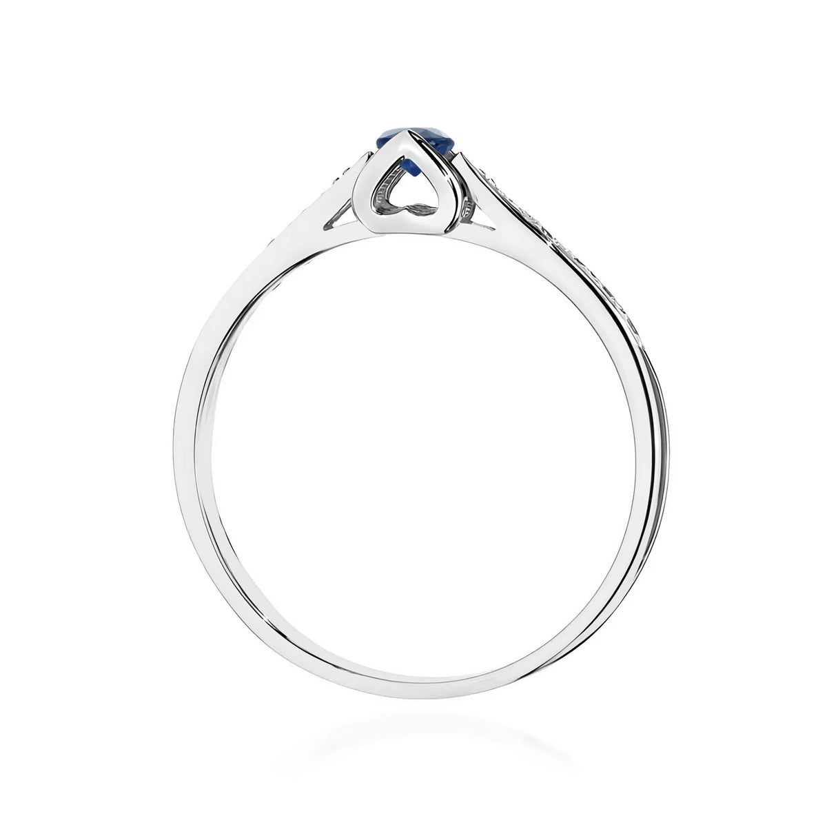 Prsten z bílého zlata s safírem o hmotnosti 0,15 ct a diamanty o hmotnosti 0,05 ct