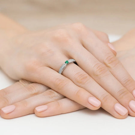 gold-ring-with-0-15ct-emerald-and-0-09ct-diamonds-w0449-emg-01