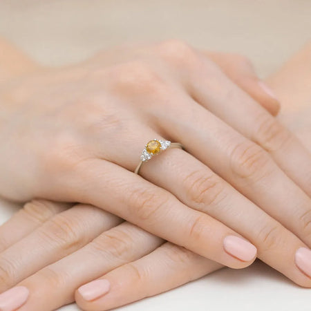 gold-ring-with-0-50ct-citrin-and-0-18ct-diamonds-w0451-ciy-01