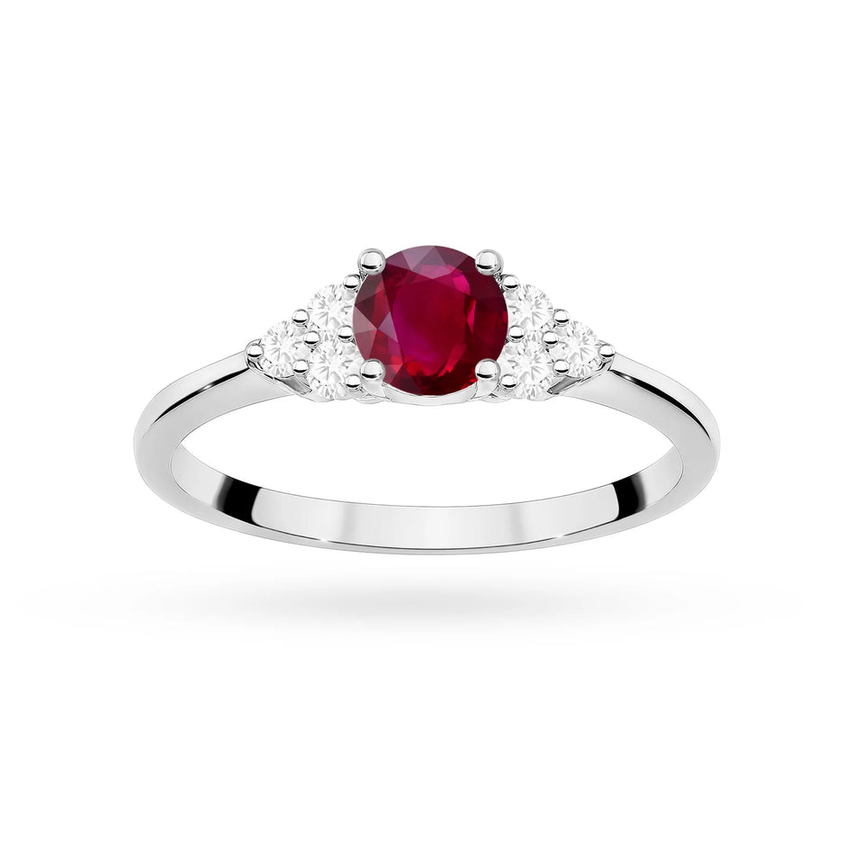 Prsten z bílého zlata s rubínem 0,60 ct a diamanty 0,18 ct