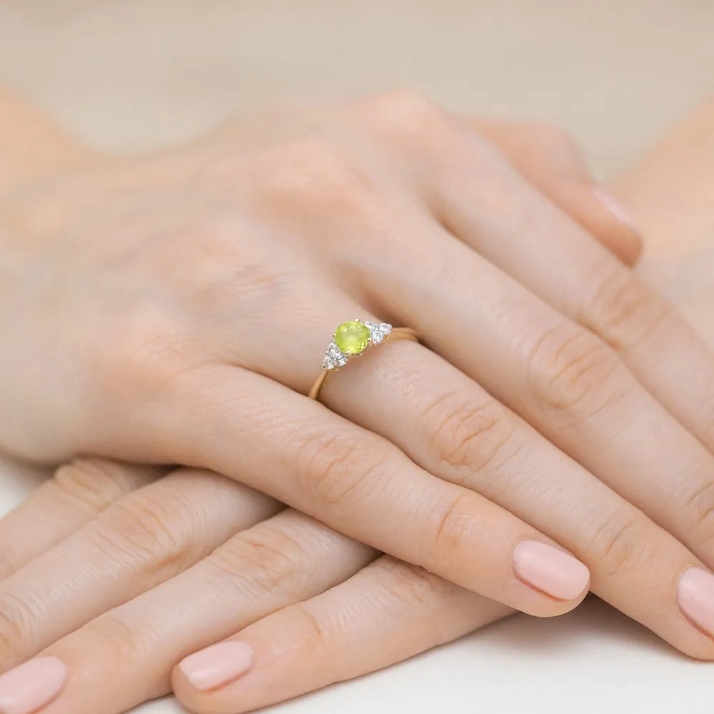 zlatý prsten s 0,60 ct olivínem a 0,18 ct diamanty w0451-peg-01