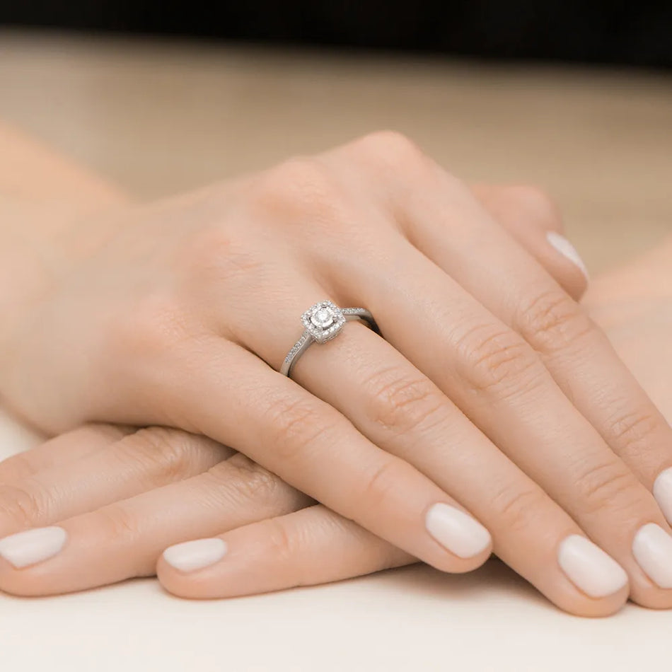 gold-ring-with-0-08ct-and-0-13ct-diamonds-w0462-diw-01