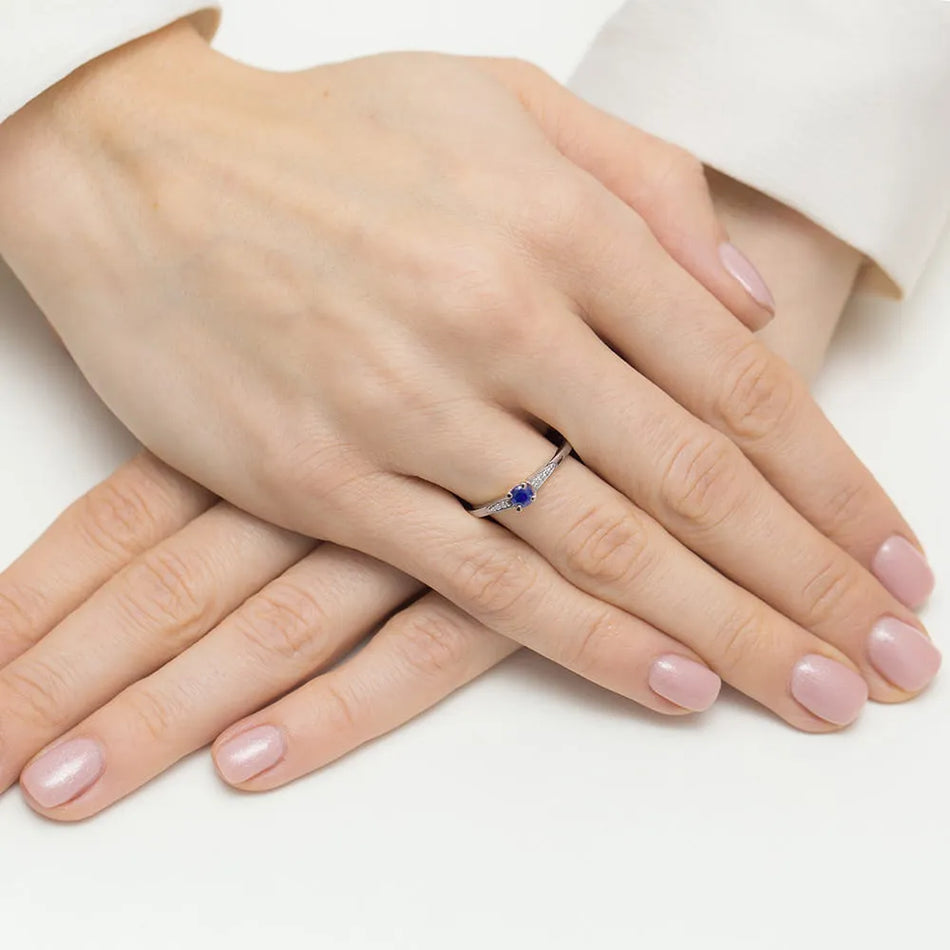 zlatý prsten s 0,30ct safírem a 0,03ct diamanty w0466-sab-01