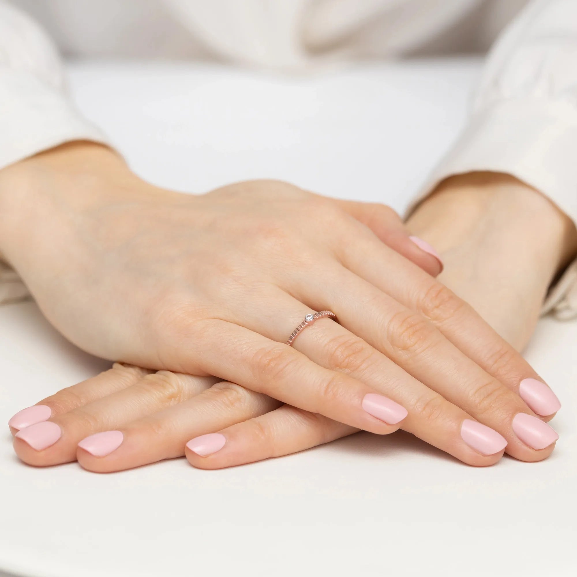 gold-ring-with-0-04ct-diamond-w0512-diw-01